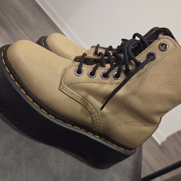 Dr. Martens 1460 Pascal Max Women's Leather Platform Boots Size 7US/38EU/5UK - Picture 4 of 7